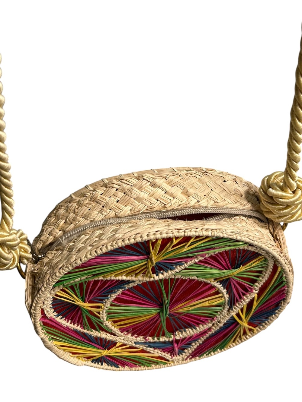 Handcrafted Colombian Fique Crossbody Bag with Geometric Design and Rope Strap - Picture 4 of 10